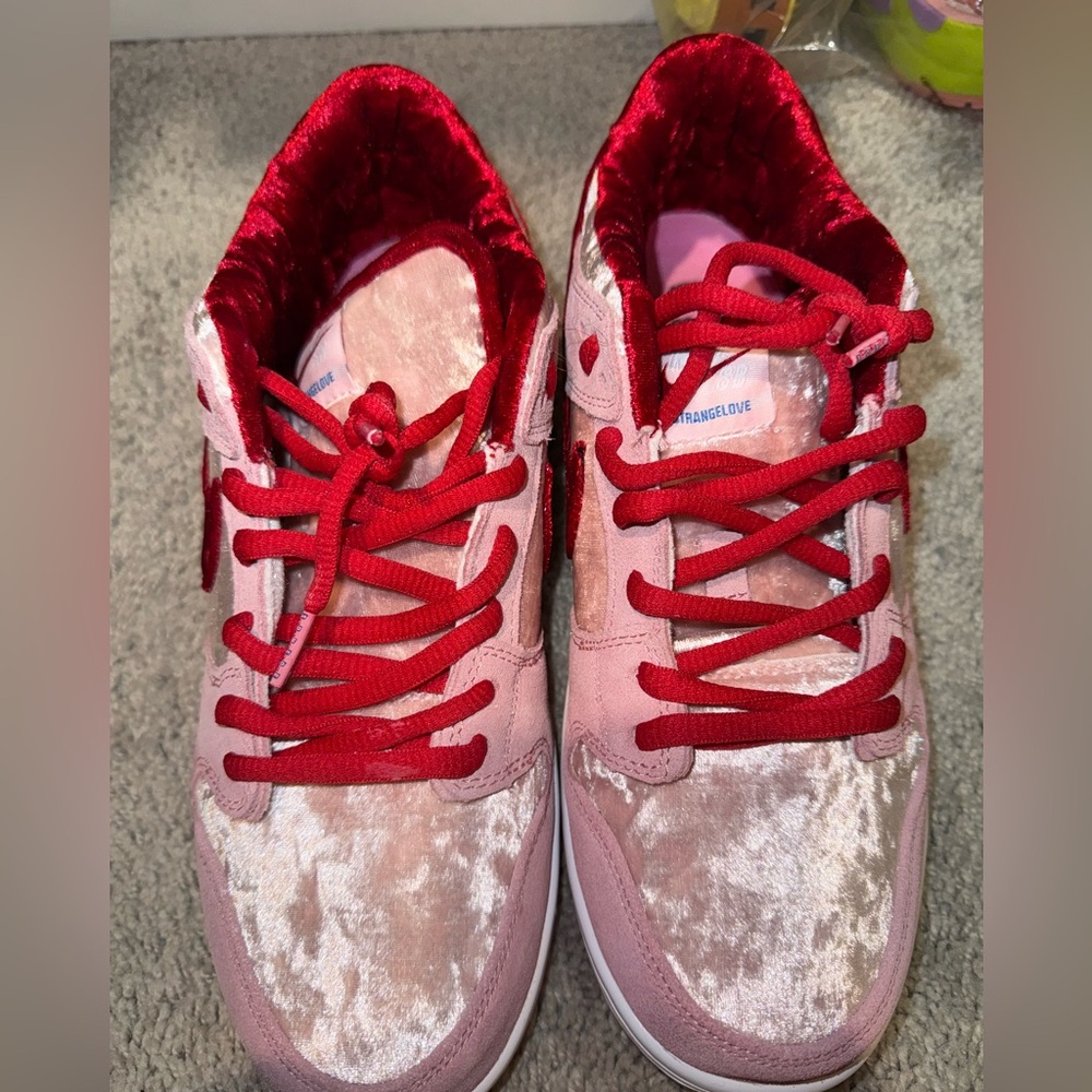 Nike strange love sb